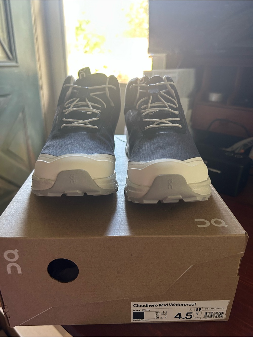On Running Kids Cloudhero Mid Waterproof - Black & White